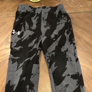 Under Armour Kids' Black and Gray Patterned Bottoms